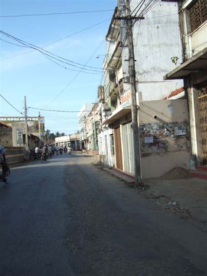 jaffna-empty-road.jpg