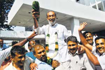 The picture shows Vasudeva Nanayakkara, decorated with a garland, who petitioned against the privatisation of the Sri Lanka Insurance Corporation (SLIC) being carried out of the Supreme Court Premises by a jubilant group of former SLIC employees[Image Credit:http://www.nation.lk/2009/06/07/busi1.htm]