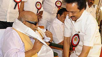 ශ්රී ලංකාවේ යුද්ධයේදී වර්ග සංහාරයක් සිදුවූ බව පැවසෙන වගන්තියක් මානව හිමිකම් මණ්ඩල යෝජනාවට ඇතුලත් කළ යුතු බව කරුණානිධිගේ ප්රධානම ඉල්ලීමක්