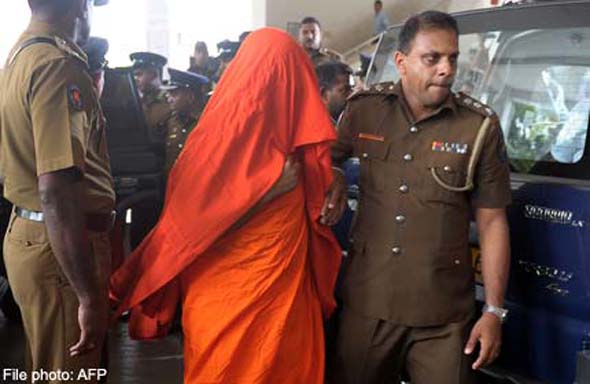මැර සැකකරැවෙක් අධිකරණයට ගෙන ආ සැටි
