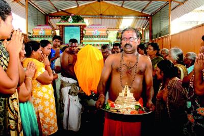 කොවිලේ දේව රෑපය ඉවත් කරගත් අවසාථාව