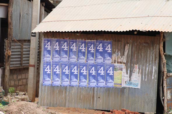 පුලියංකුලම් නගරයේ ඇති පෝස්ටර්