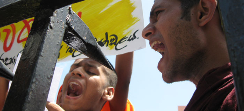 bhikku_protest_sri-lanka.jpg